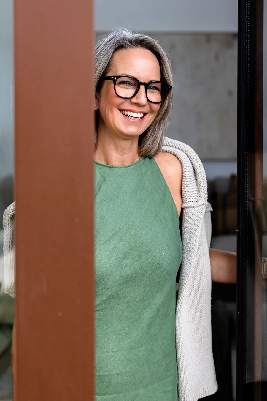Ilona de Jonge, Raumkonzepterin aus Lingen, im Kundengespräch